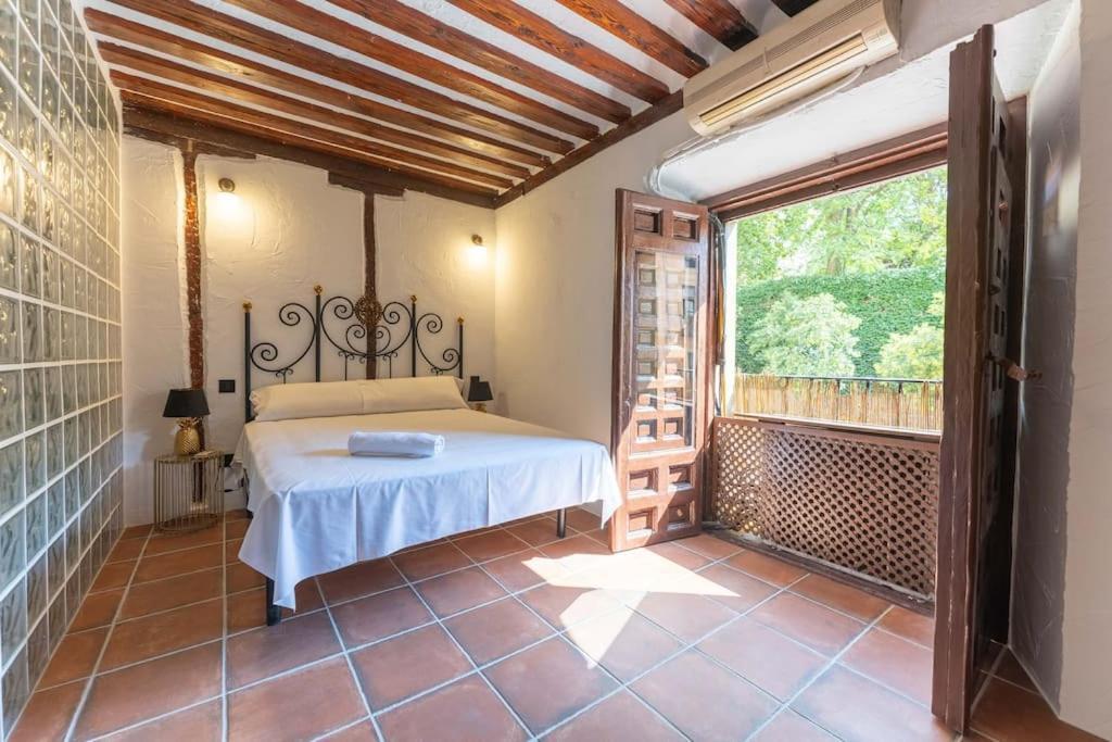 Encantador Apartamento En Calle Segovia マドリード エクステリア 写真