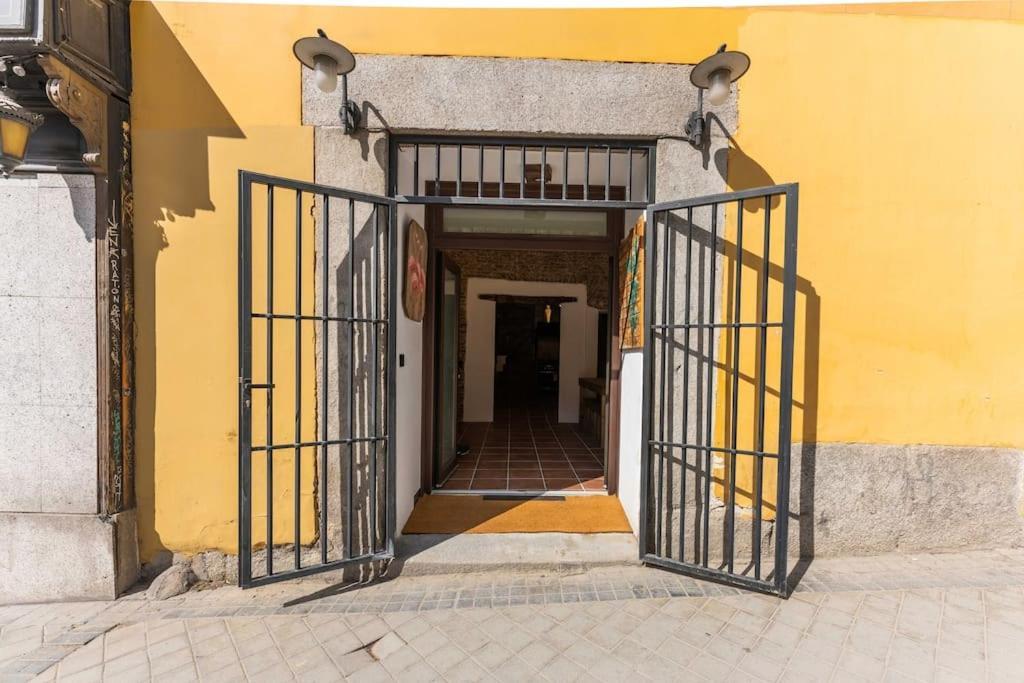 Encantador Apartamento En Calle Segovia マドリード エクステリア 写真