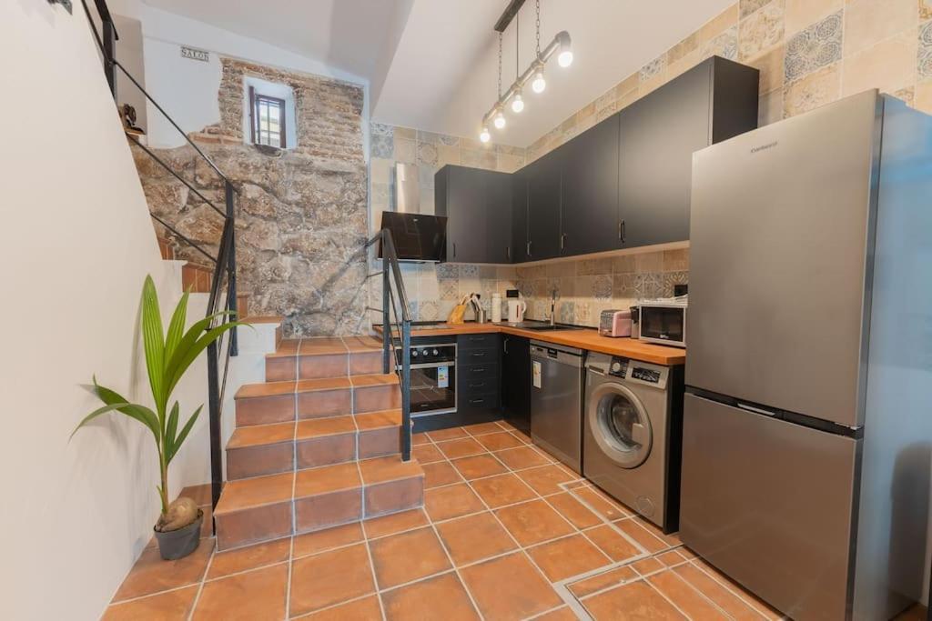 Encantador Apartamento En Calle Segovia マドリード エクステリア 写真
